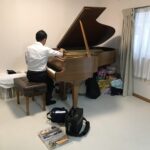 レッスン室のピアノ調律